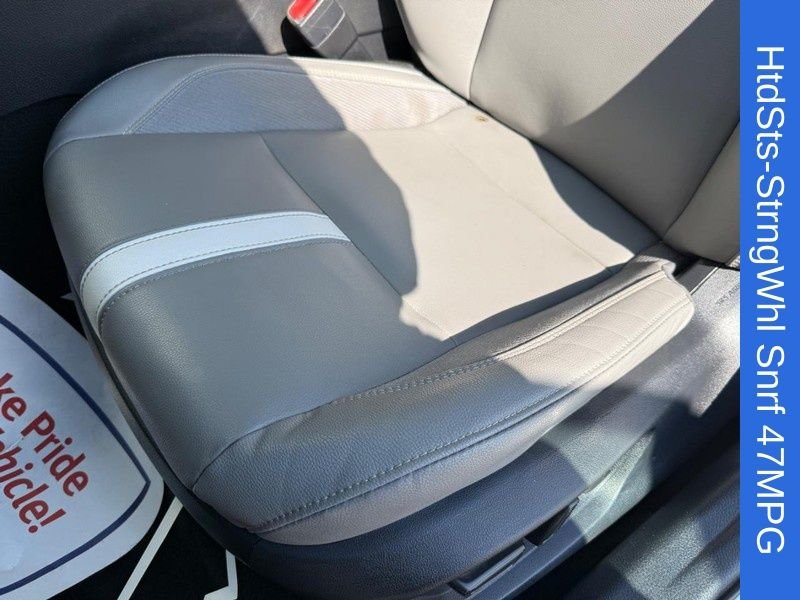 Used 2025 Ice Toyota SE image 17