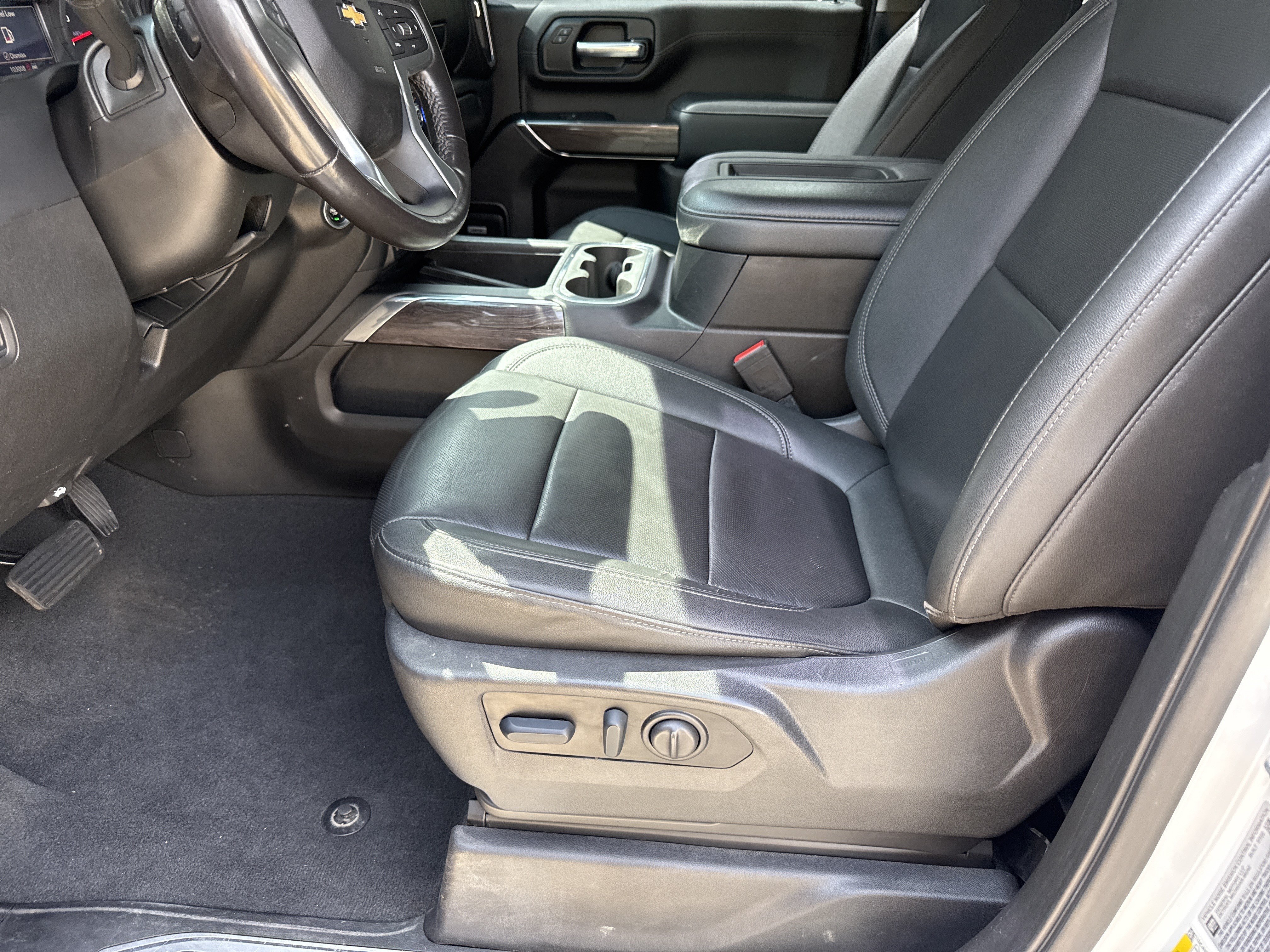 Used 2022 Summit White Chevrolet LTZ image 9