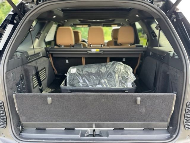 New 2026 Carpathian Grey Land Rover Dynamic SE image 10