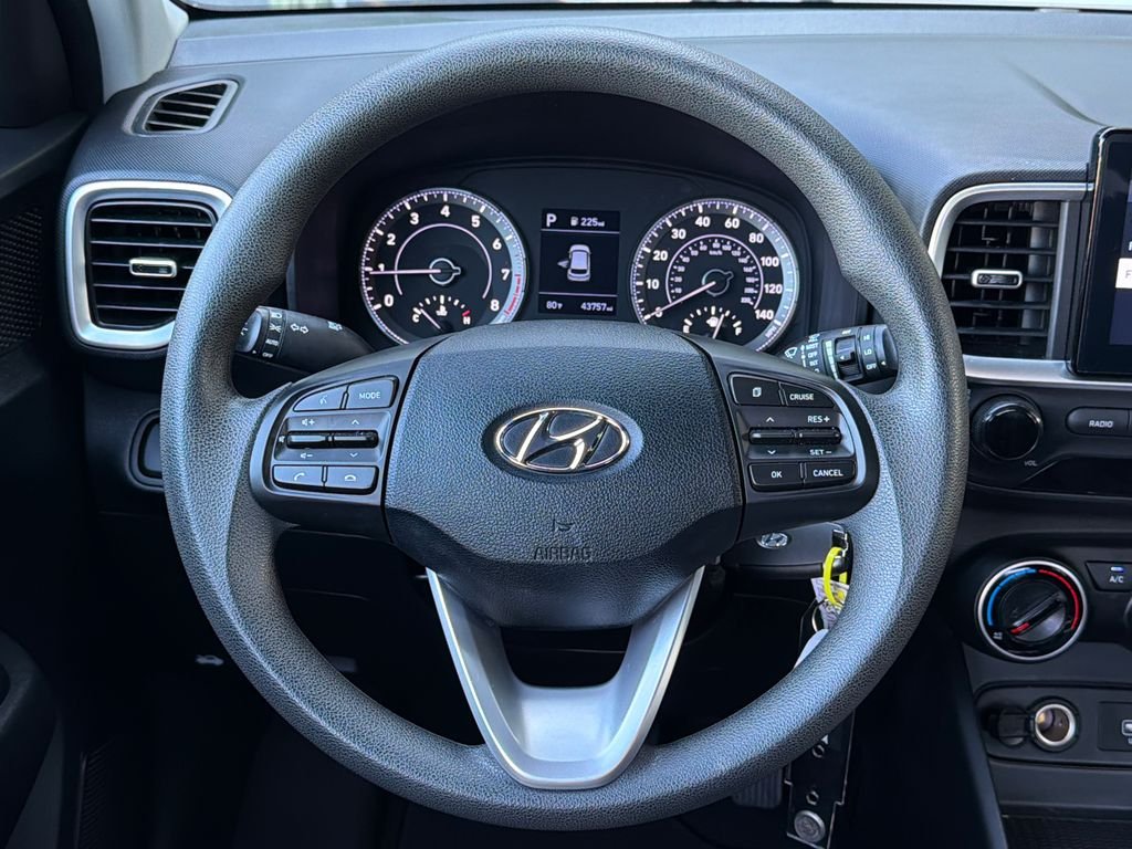 Used 2021 Silver Hyundai SE image 23