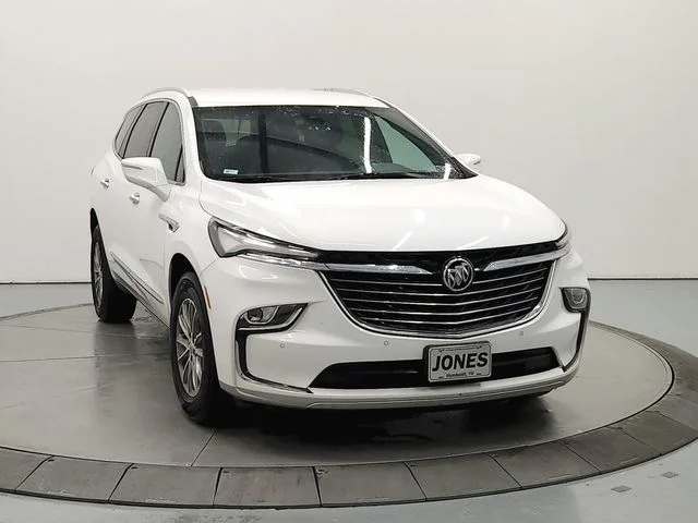 Used 2023 White Buick Essence image 3