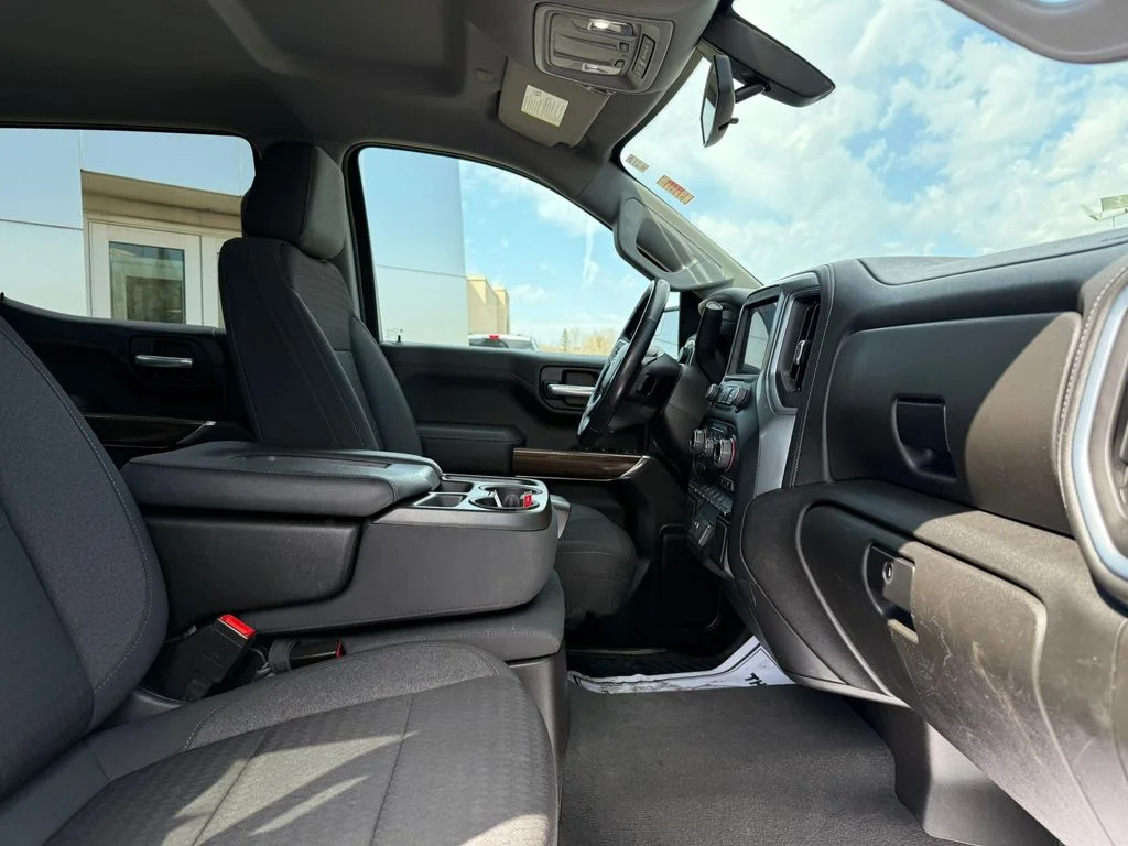 Used 2021 White Chevrolet RST image 15