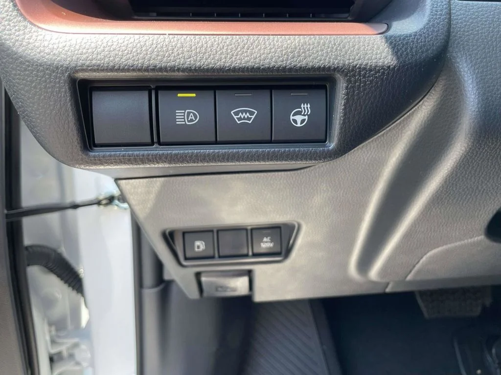New 2026 Wind Chill Pearl Toyota SE image 28