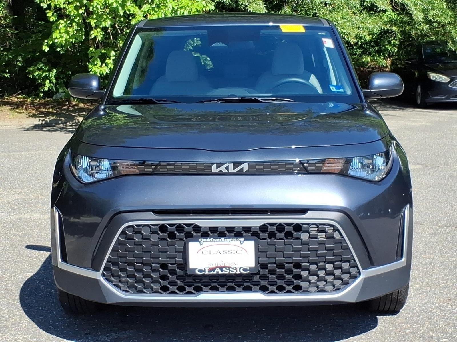 Used 2025  KIA  image 2