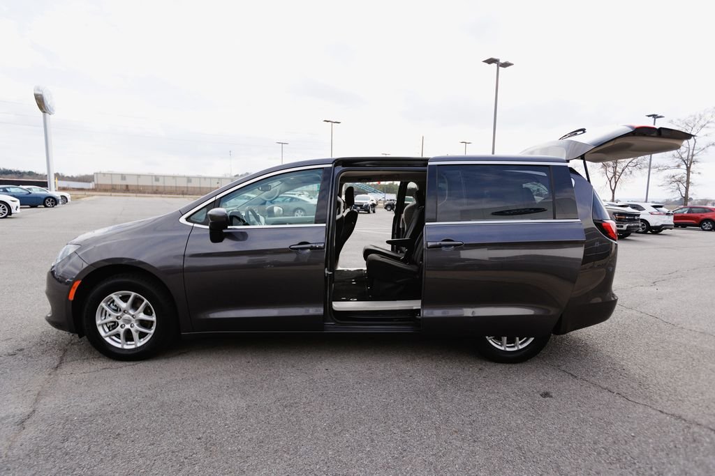 2023 Chrysler Voyager LX - Photo 48