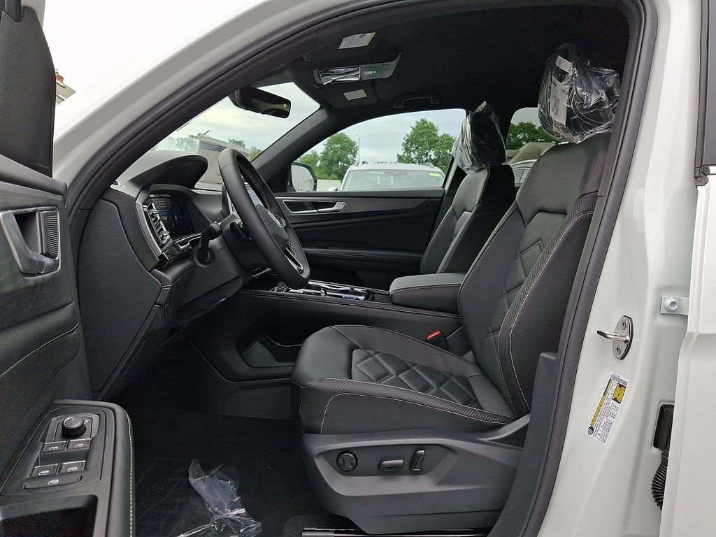 New 2026 White/off-white Volkswagen SE w/Technology image 7