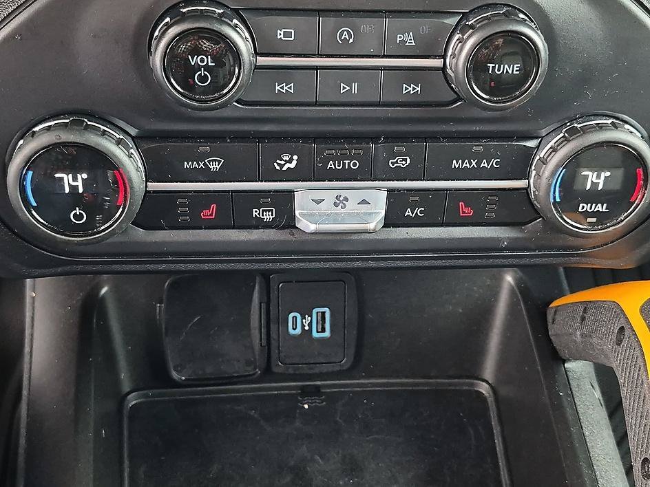 Used 2023 White Ford Badlands image 24