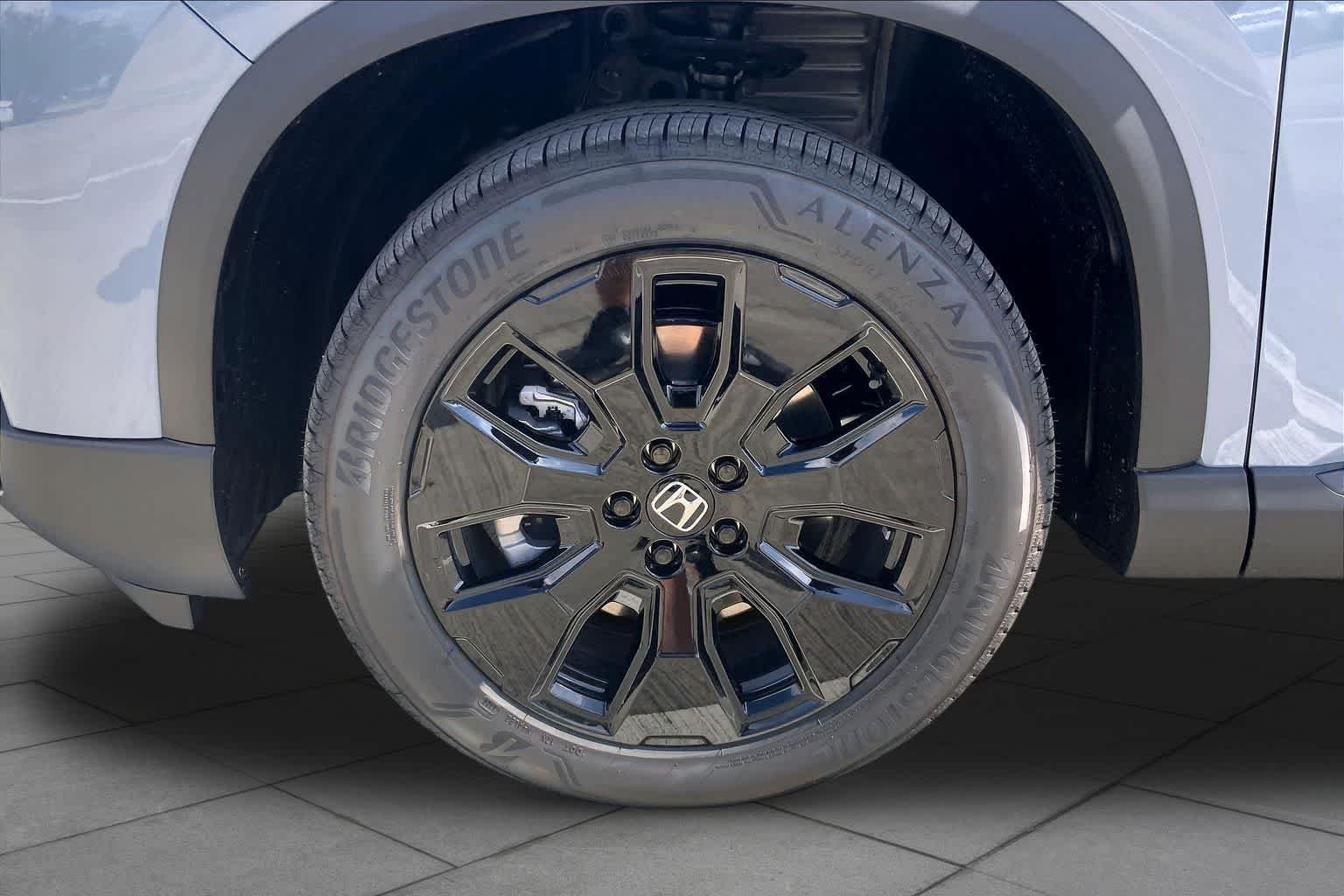 New 2026 Sonic Gray Pearl Honda Black Edition image 10