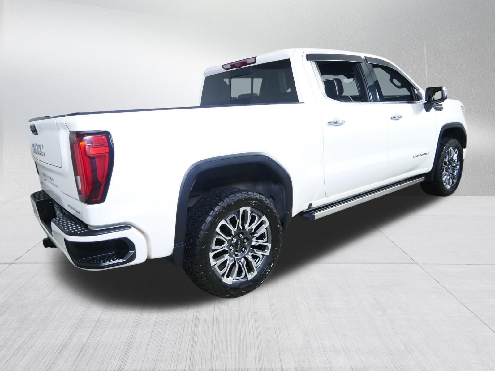 Used 2023 White Frost Tricoat GMC Denali Ultimate image 7