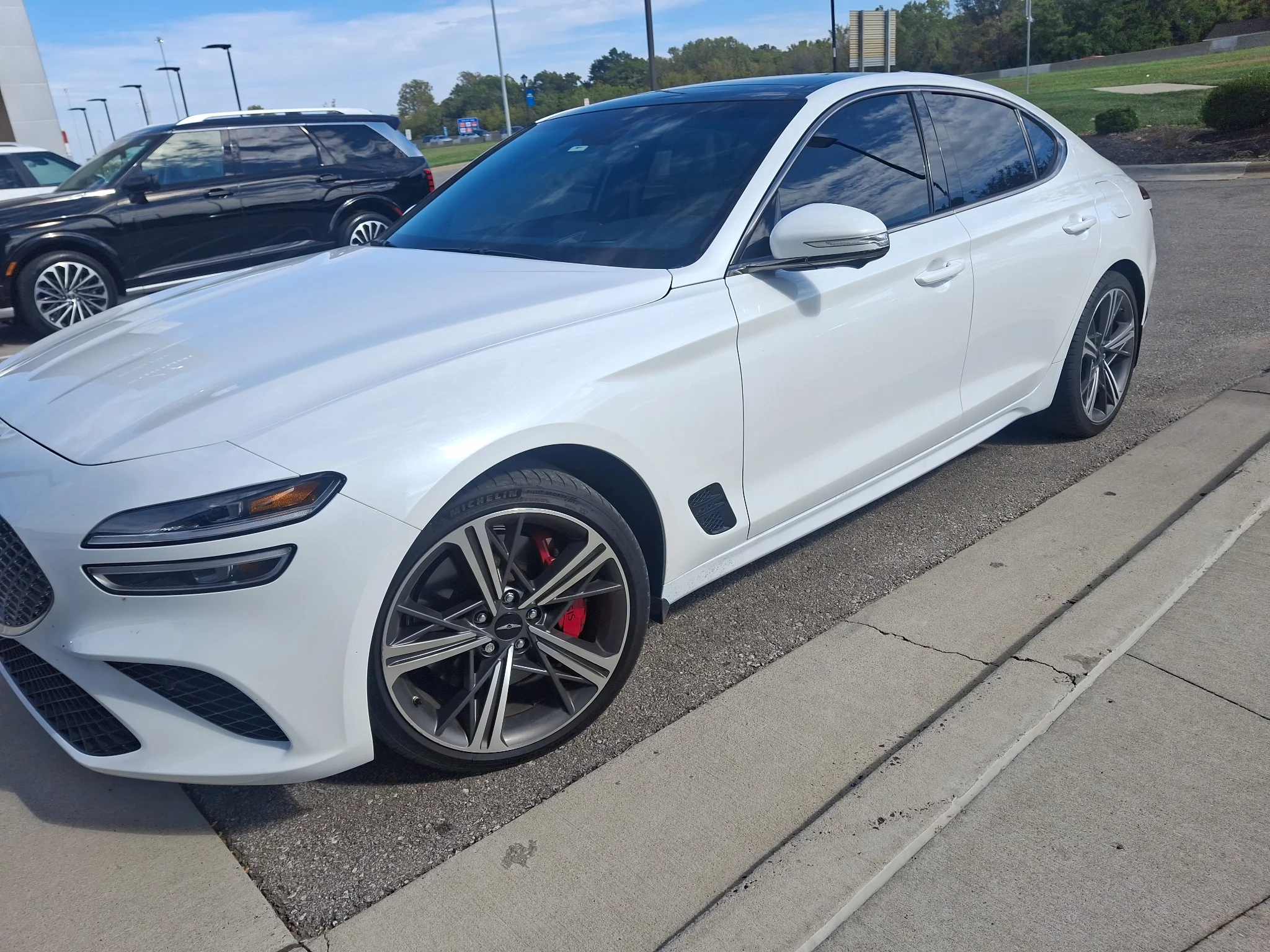 Used 2024 Uyuni White Genesis 3.3T Sport Advanced image 1