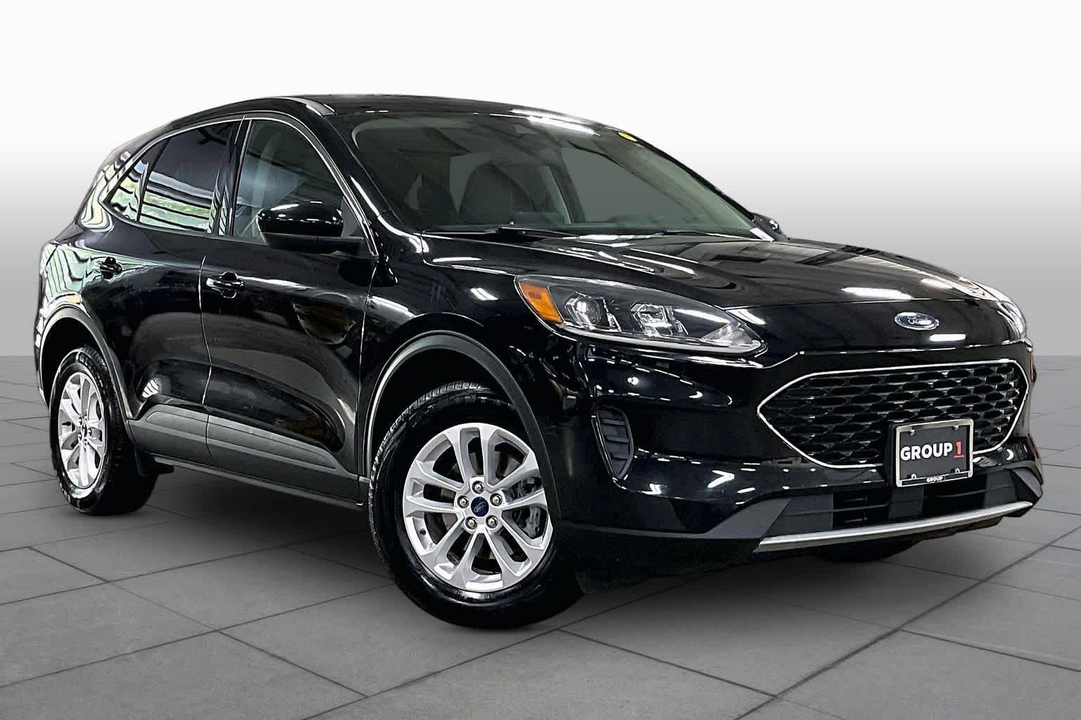 Used 2020 Agate Black Metallic Ford SE image 3