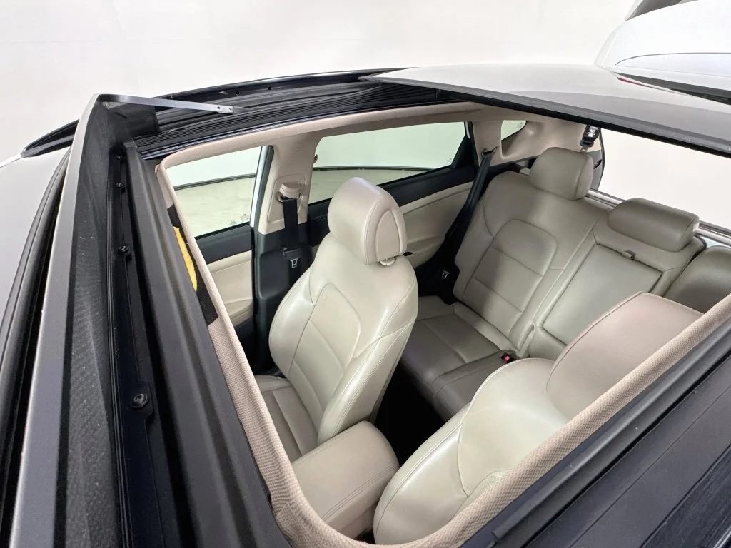 Used 2017 Winter White Hyundai Limited image 28