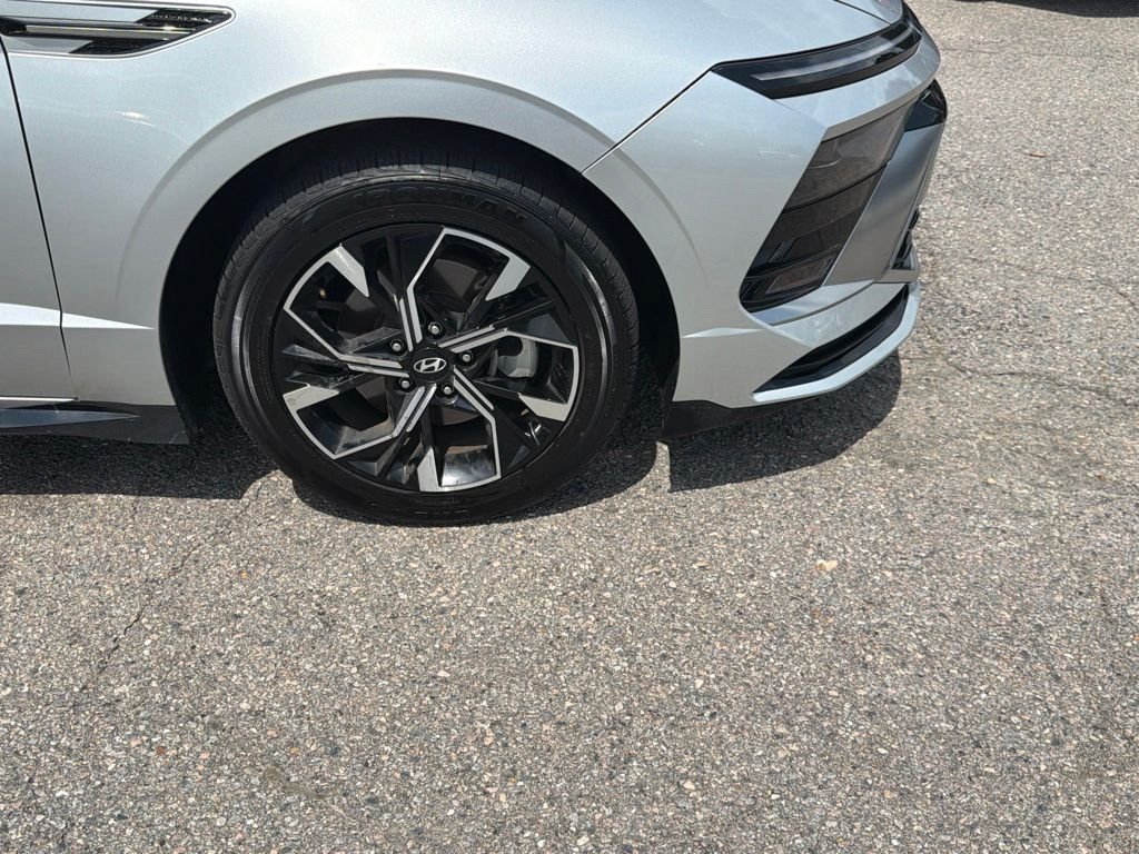 Used 2025 Silver Hyundai SEL image 4