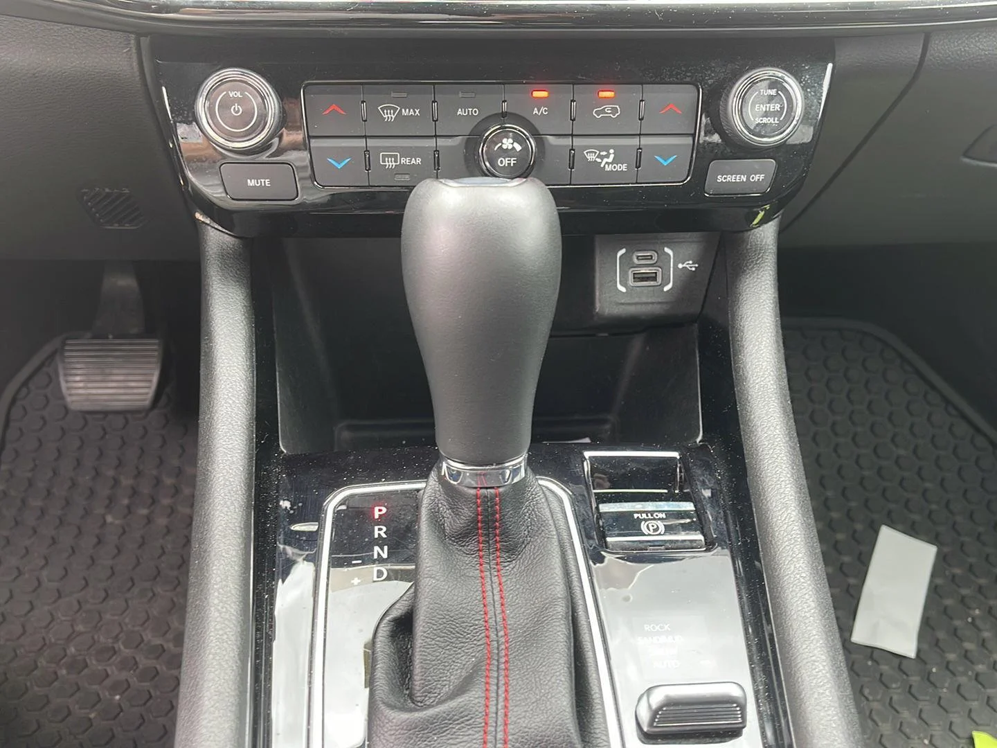 Used 2025 Bright White Clearcoat Jeep Trailhawk image 18