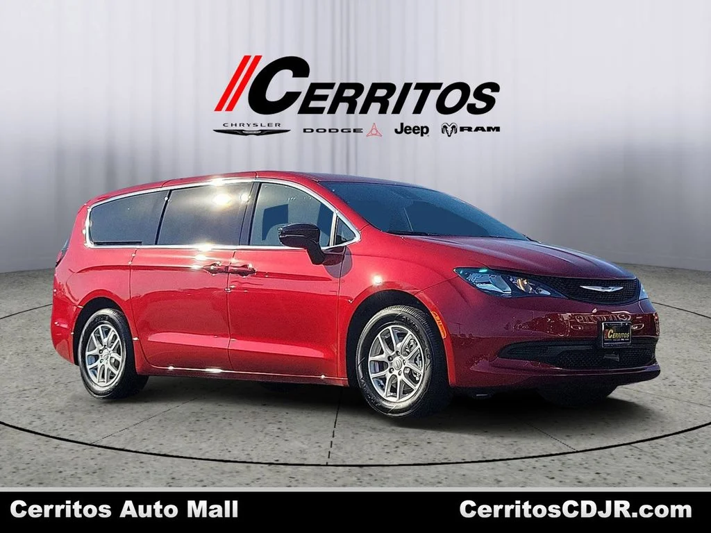 2026 Chrysler Voyager LX's photo