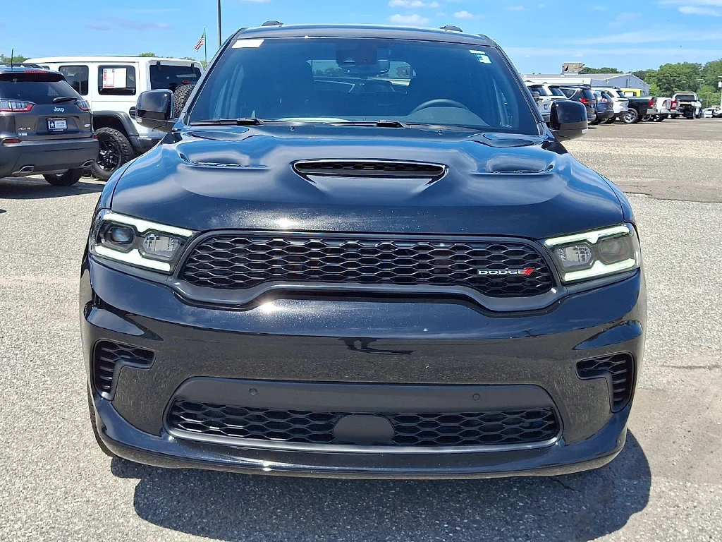 New 2026 Diamond Black Clear-Coat Exterior Paint Dodge GT Plus image 2