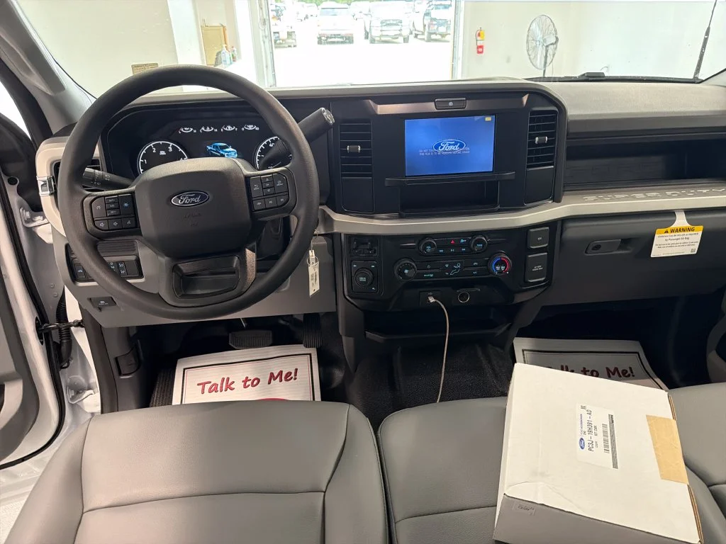 New 2027 Oxford White Ford F-350® XL image 15