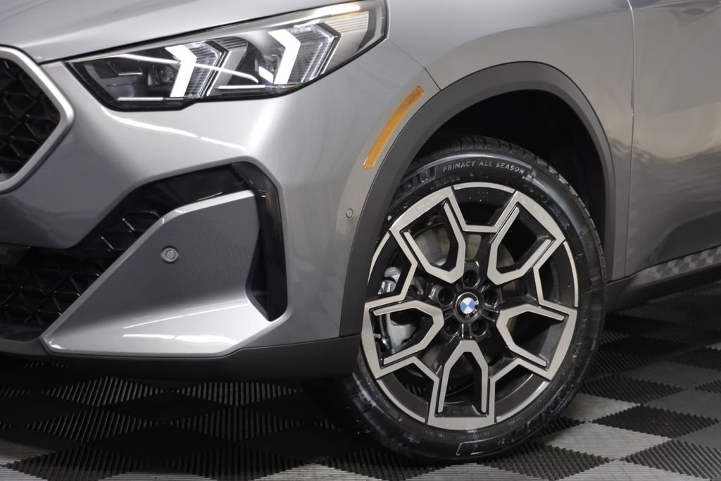 New 2026 Skyscraper Grey Metallic BMW xDrive28i image 4