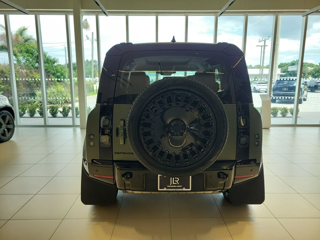 New 2026 Woolstone Green Land Rover X-Dynamic SE image 4