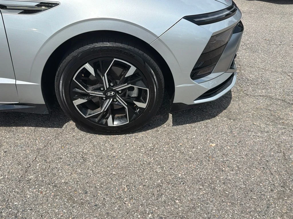 Used 2025 Silver Hyundai SEL image 4
