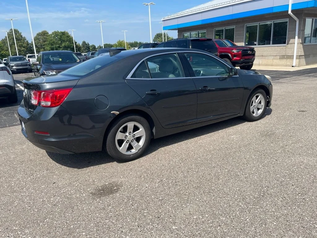 Used 2015 ASHEN GRAY METALLIC Chevrolet LS image 9