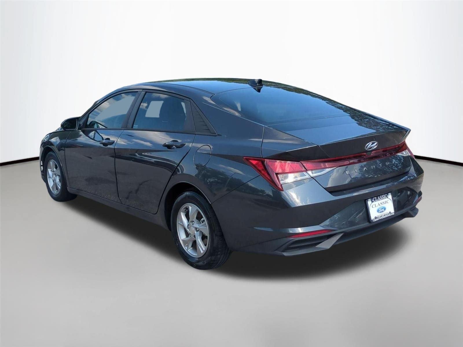 Used 2021 Fluid Metal Hyundai SE image 3