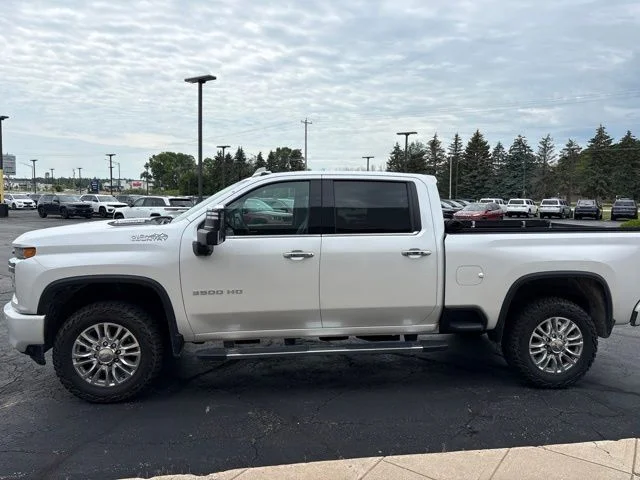 Used 2020 Pearl Chevrolet High Country image 11