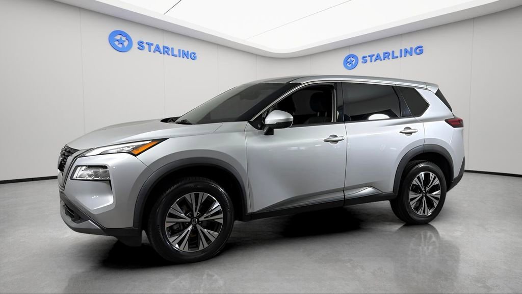 Used 2021 Silver Nissan SV FWD image 2