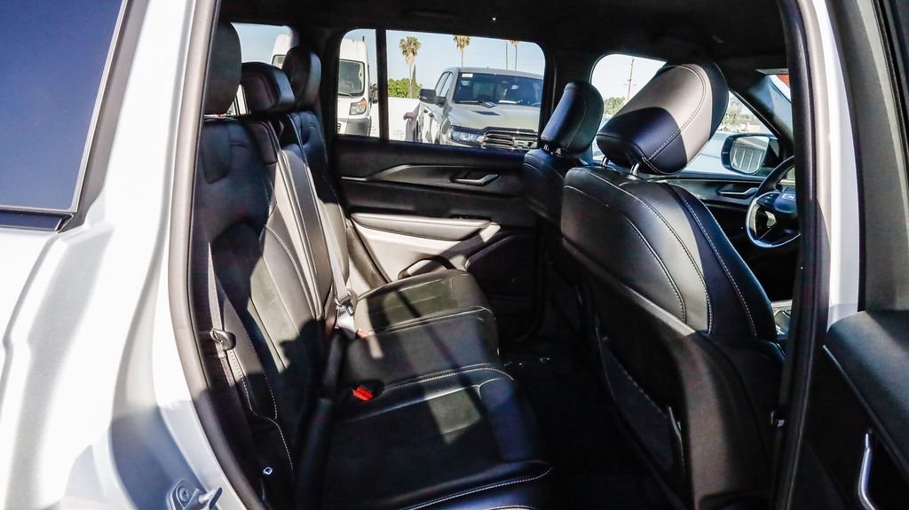 Used 2025 Silver Jeep Altitude image 19