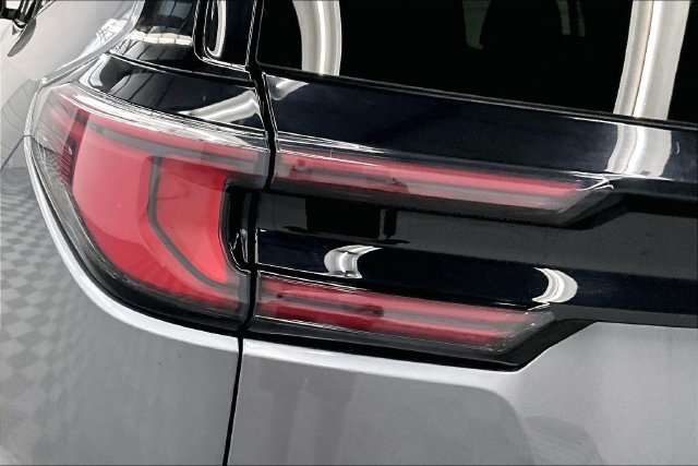 Used 2024 Sterling Metallic GMC AT4 image 36
