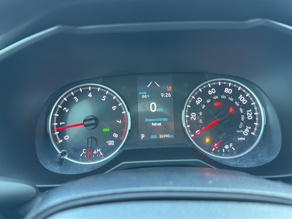 Used 2020 Silver Toyota XLE image 25
