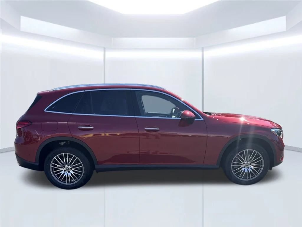 New 2027 MANUFAKTUR Patagonia Red Metallic Mercedes-Benz GLC 300 image 6