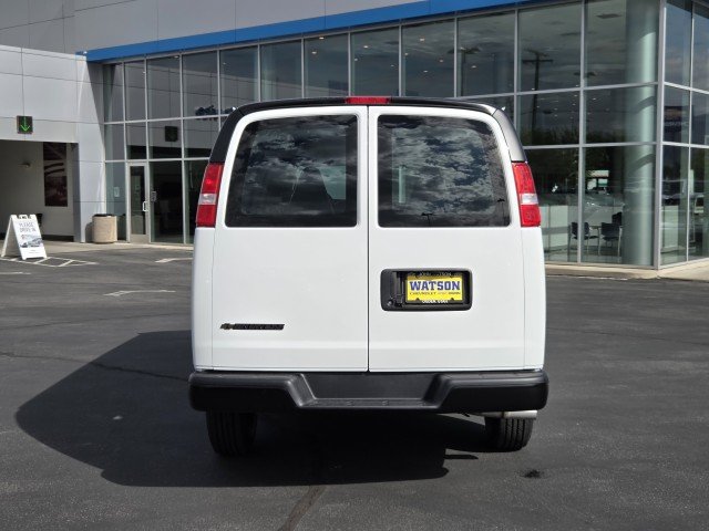New 2026 Summit White Chevrolet WT image 6