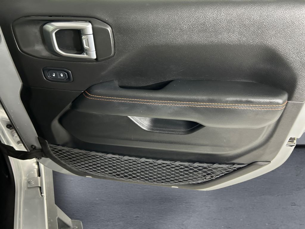 Used 2022 Silver Jeep Mojave image 15