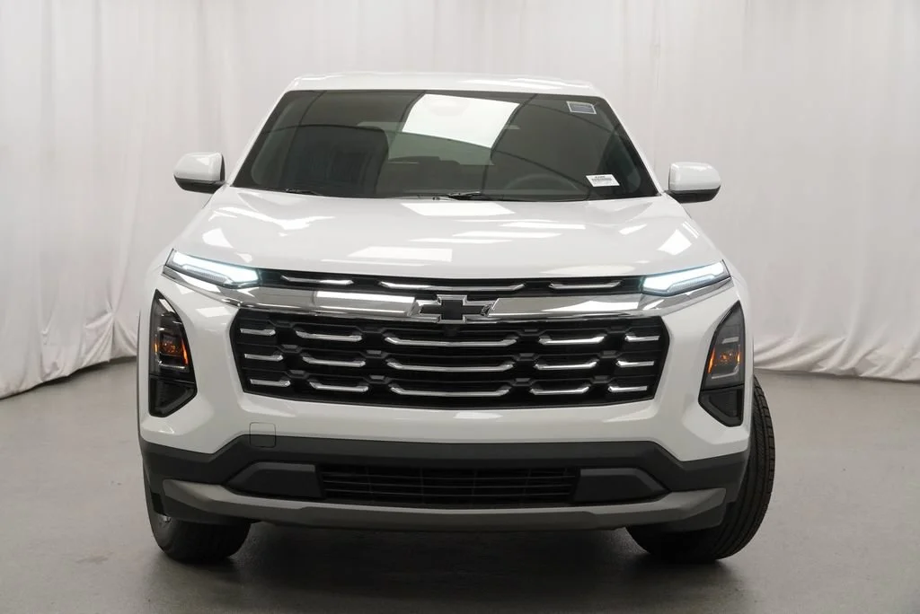 New 2027 Summit White Chevrolet LT image 34