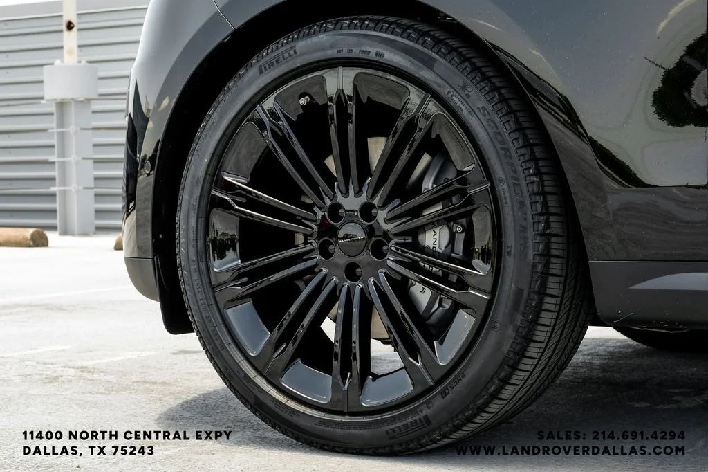 New 2026 Santorini Black Metallic Land Rover SE image 54