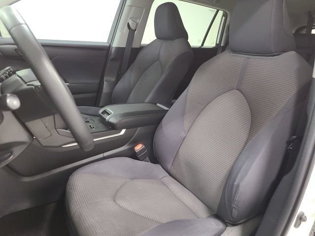 Used 2023 Wind Chill Pearl Toyota LE image 15