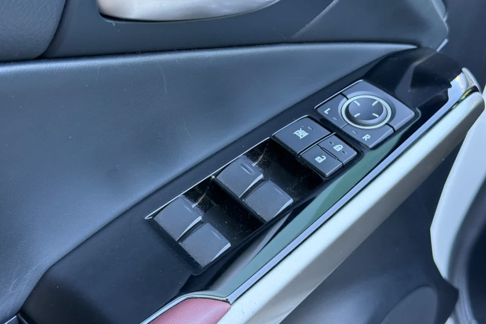 Used 2019 Eminent White Pearl Lexus  image 13