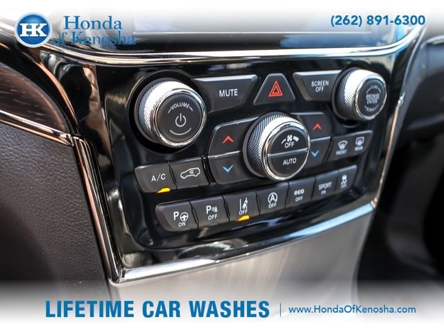 Used 2020 Diamond Black Jeep Overland image 21