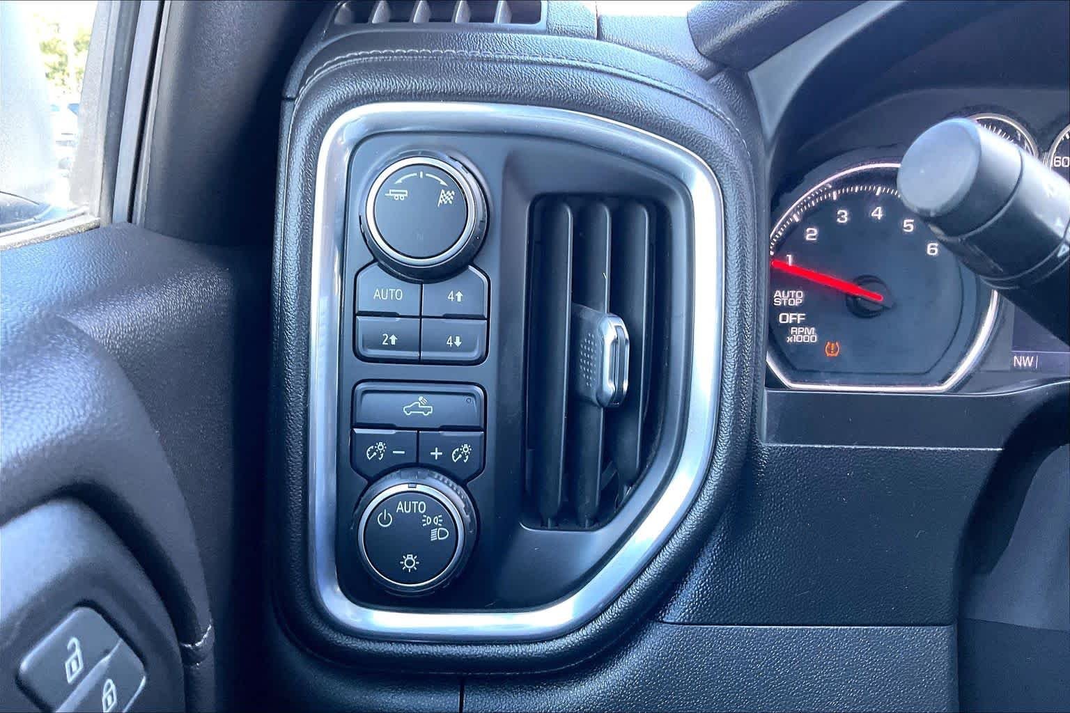 Used 2019 Summit White Chevrolet LT image 33