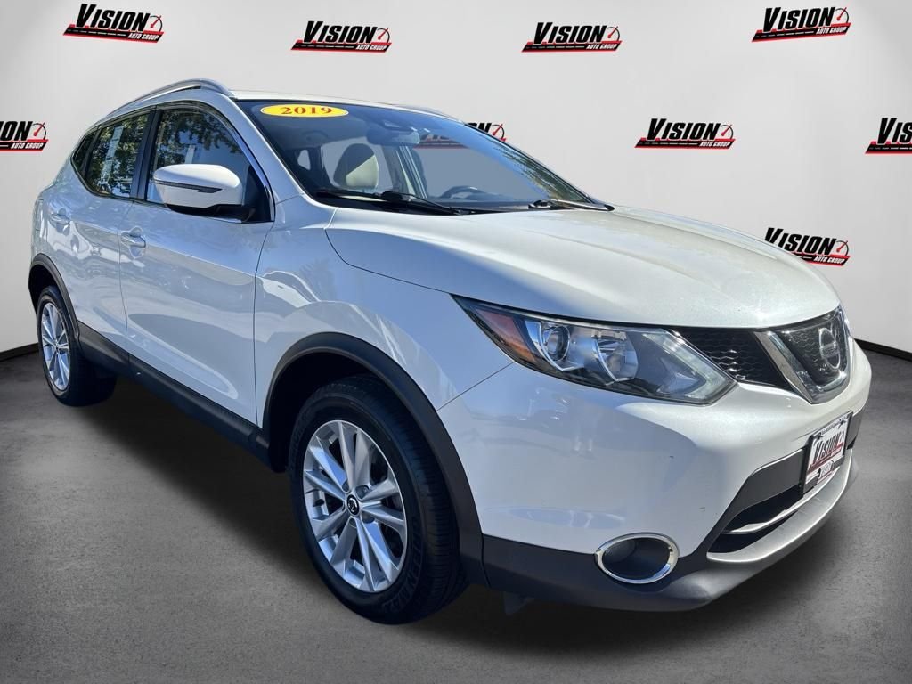 Used 2019 White Nissan SV image 3