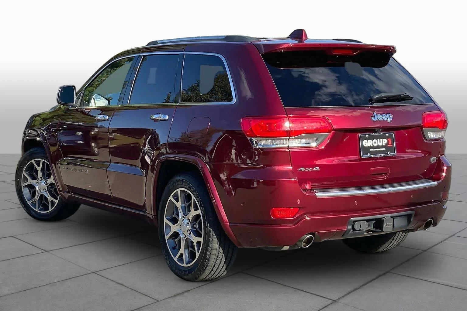 Used 2020 Velvet Red Pearlcoat Jeep Overland image 12