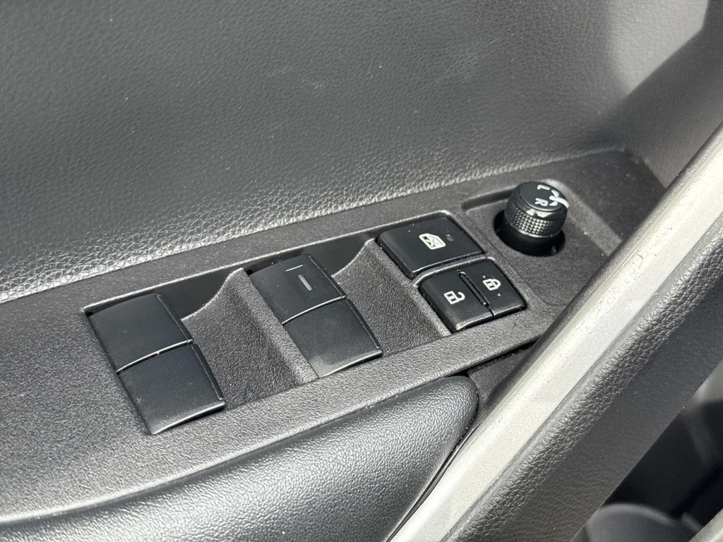 Used 2025  Toyota L image 22