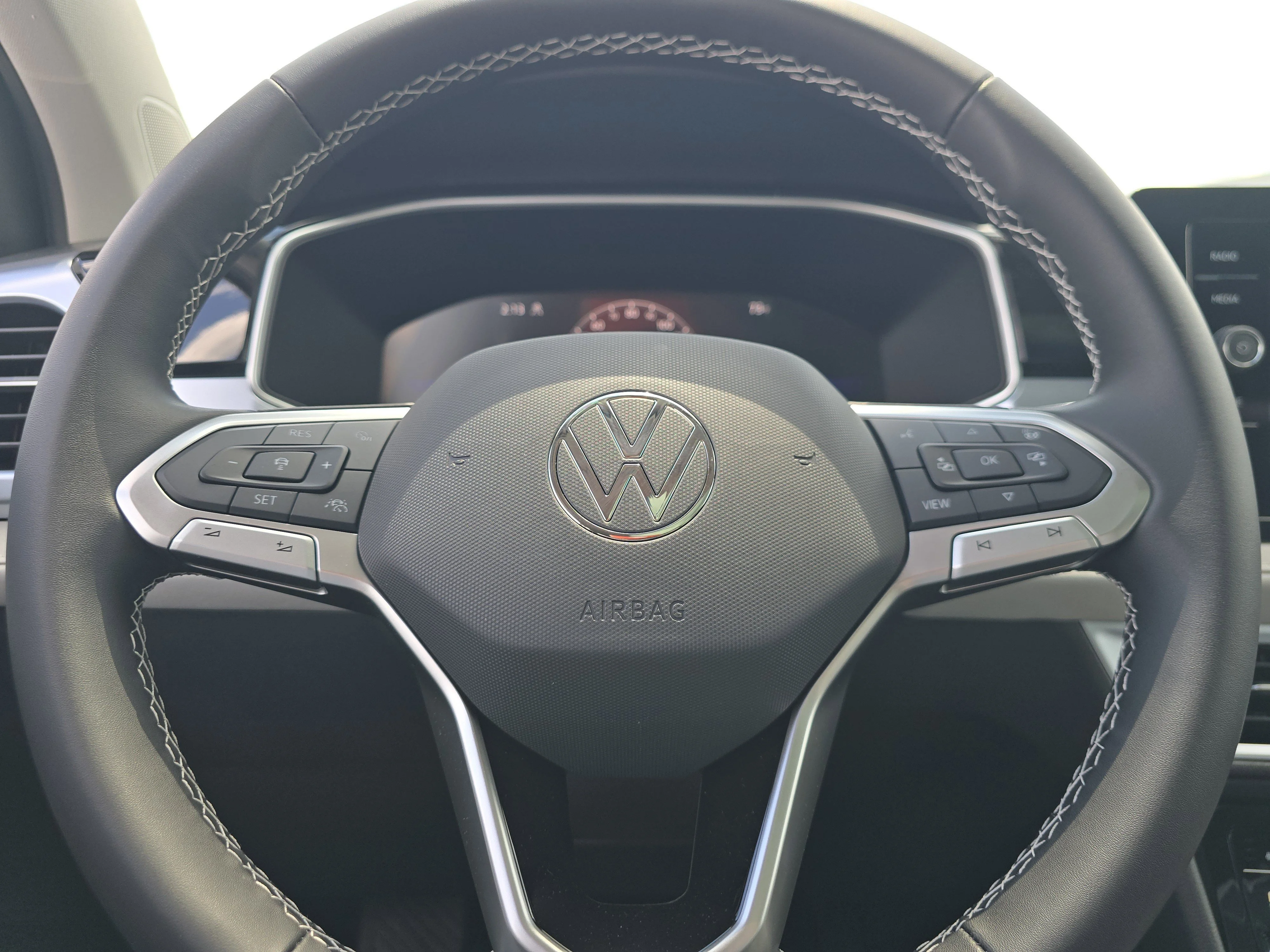 New 2026 Pure White Volkswagen SE image 21