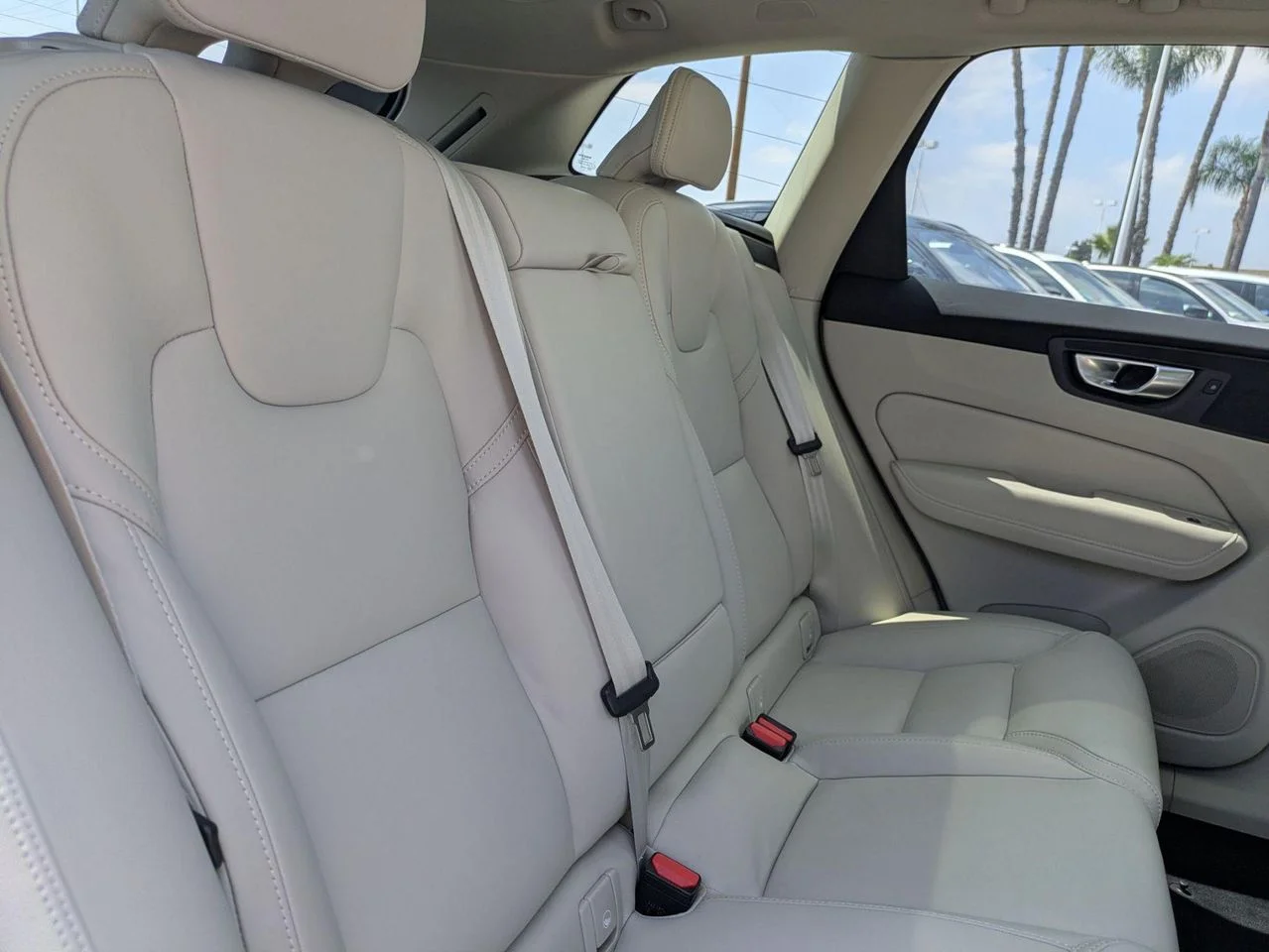 Used 2024 Thunder Grey Metallic Volvo T8 Ultimate Dark Theme image 23