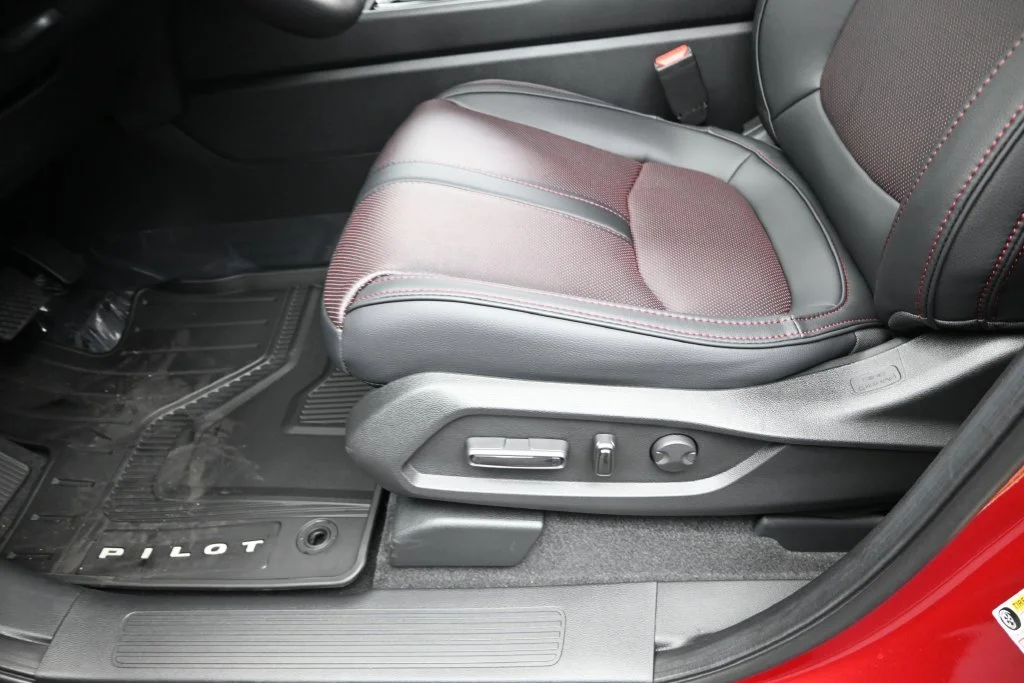 New 2026 Radiant Red Metallic II Honda Black Edition image 12
