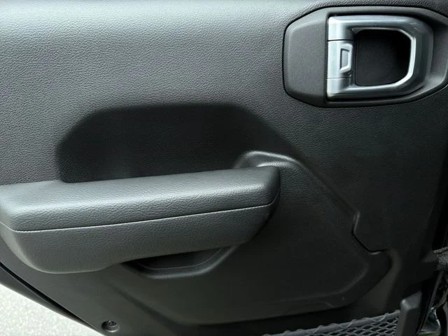 Used 2022 Black Jeep Willys image 21