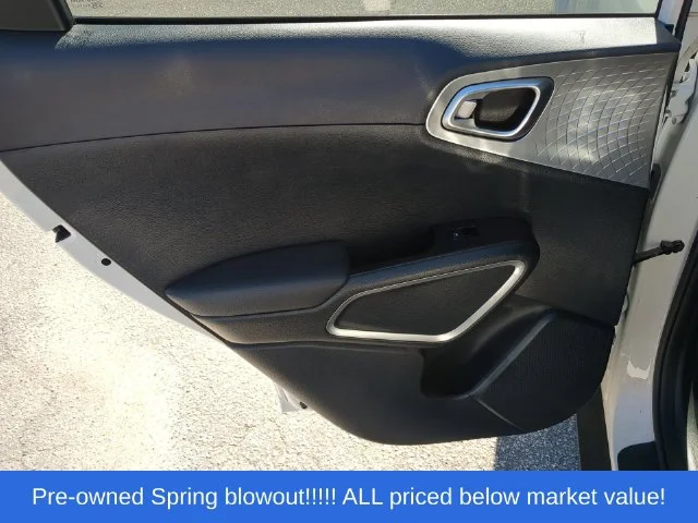 Used 2022 White Kia LX image 33