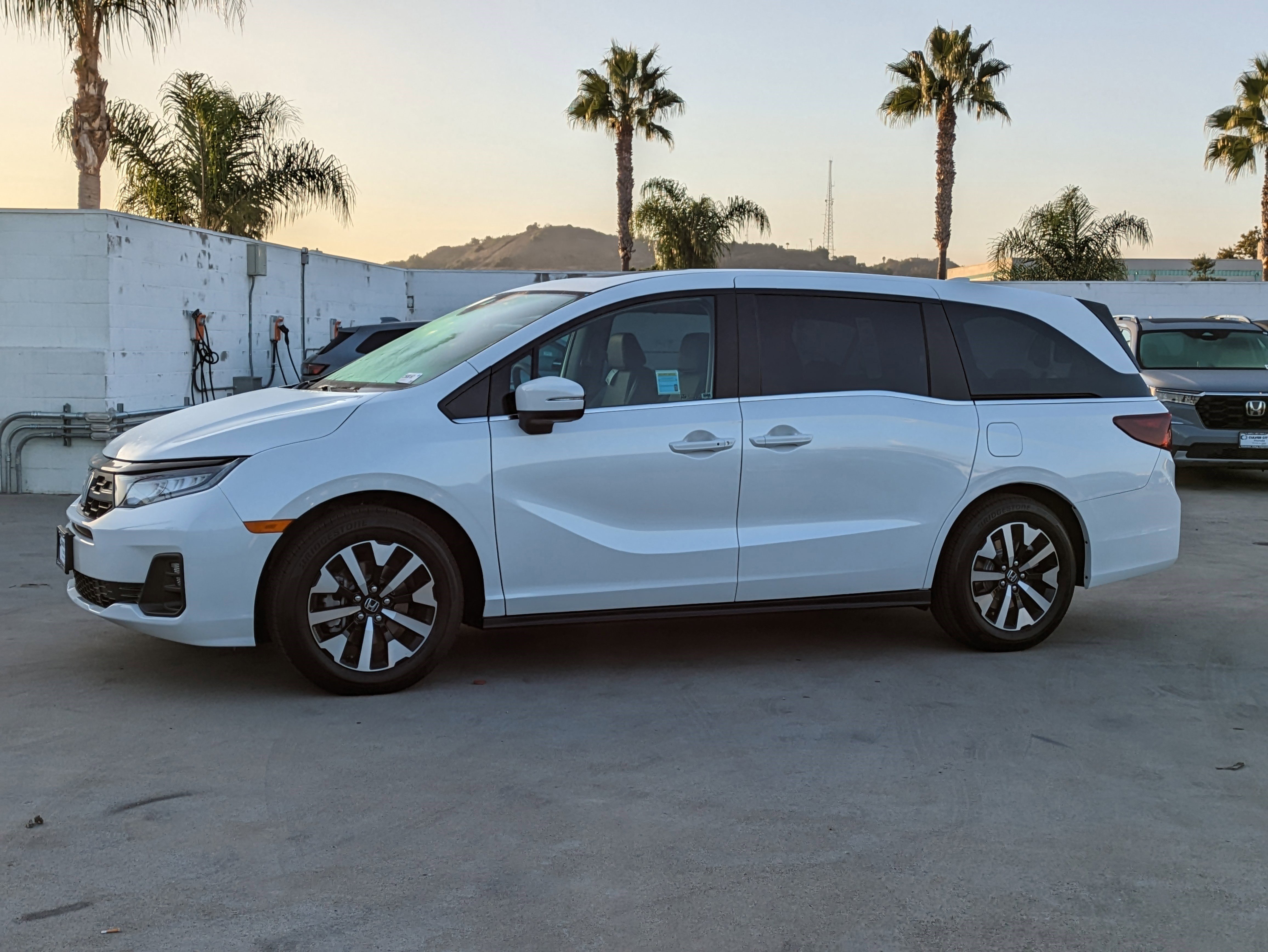 New 2026 Platinum White Pearl Honda EX-L image 6