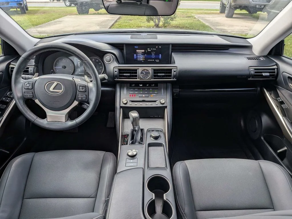 Used 2019 Silver Lexus 300 image 10